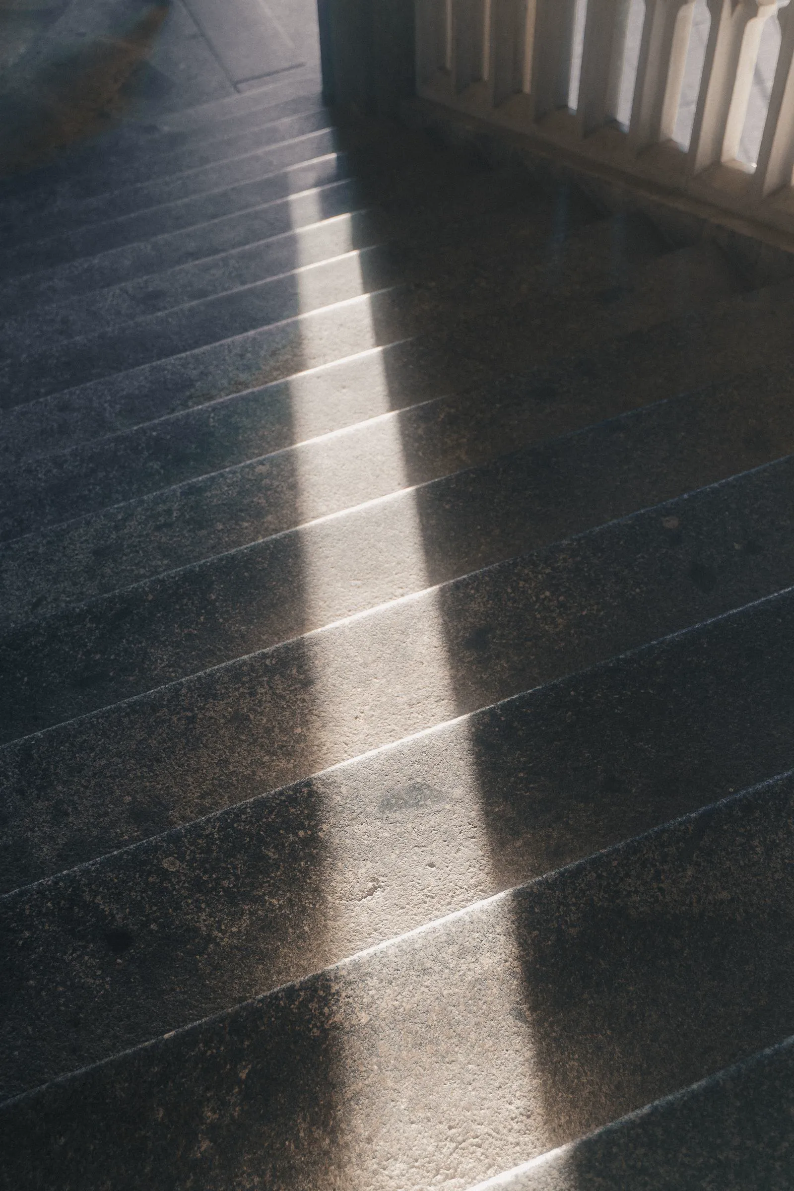 Detailaufnahme von steinernen Treppenstufen – Motivfoto